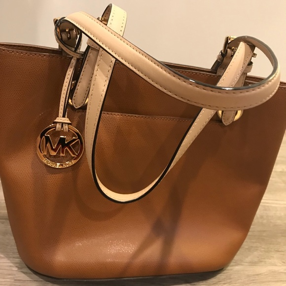 Michael Kors tote - Picture 6 of 8
